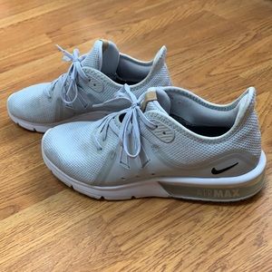 Nike Air Max (sz 8.5)